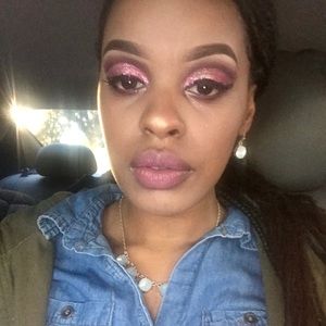 Meet your Posher, Yava